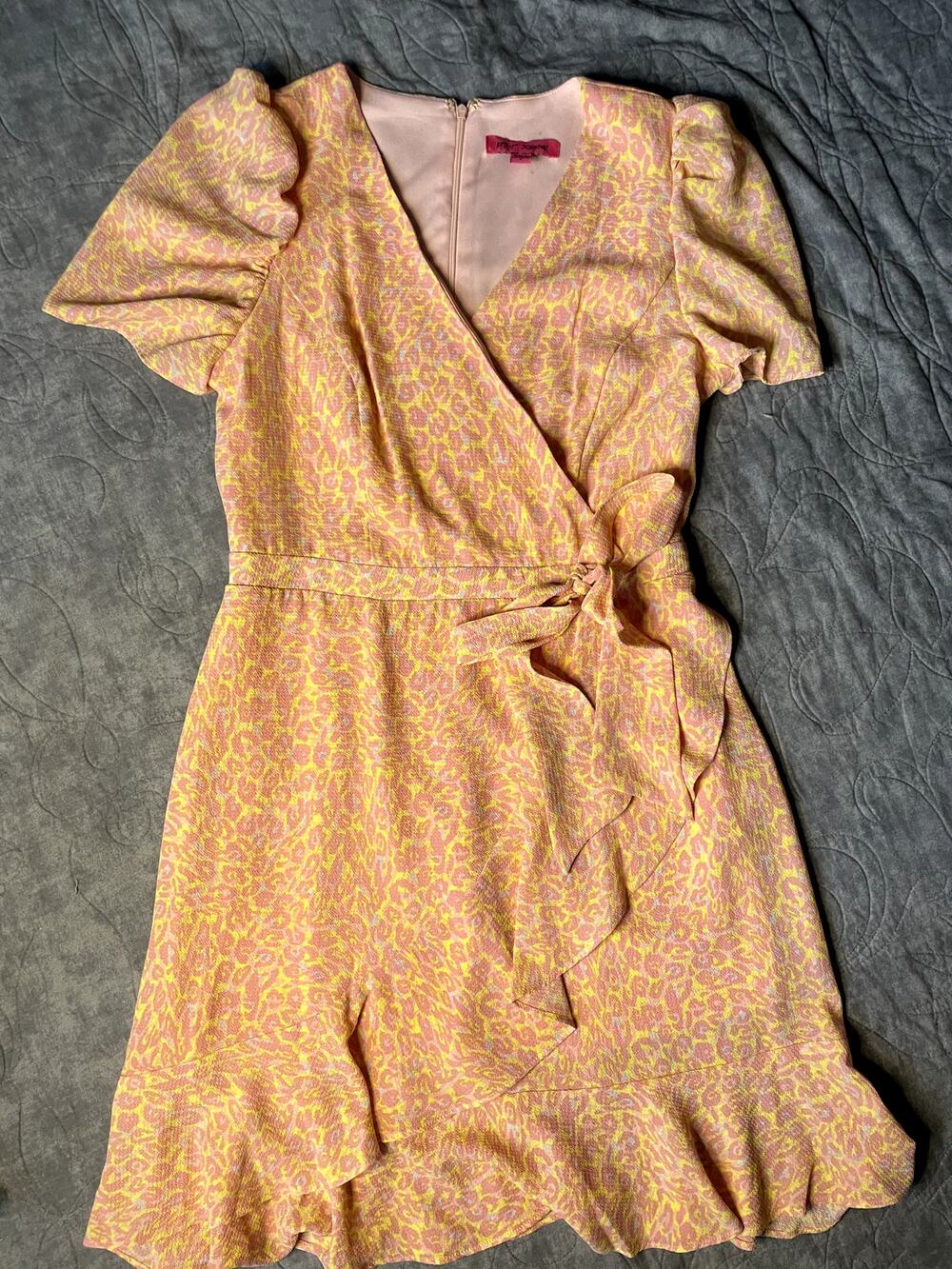 Betsey Johnson Pastel Pink Yellow Animal Print Ruffle Wrap Dress Size 2 FR04W01